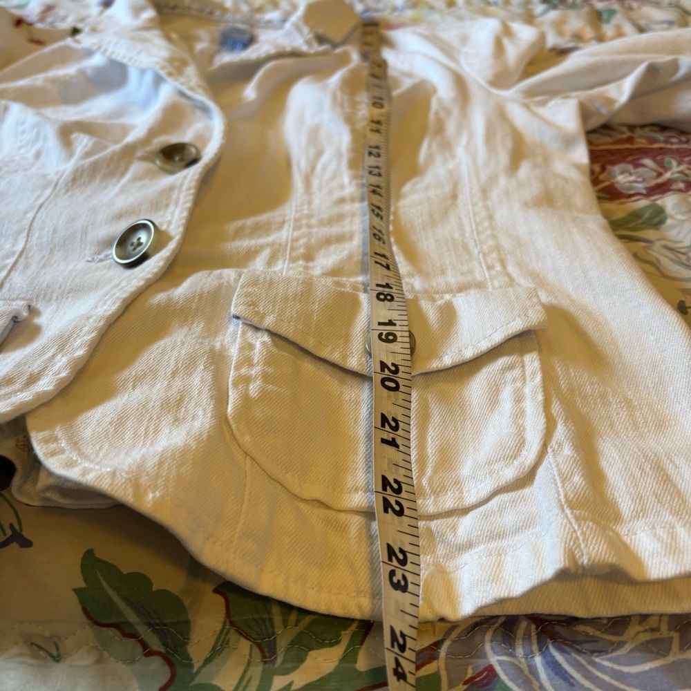 Upcycled Women’s XL White Cotton Jean Denim jacket with floral lace appliqué - Picture 8 of 9